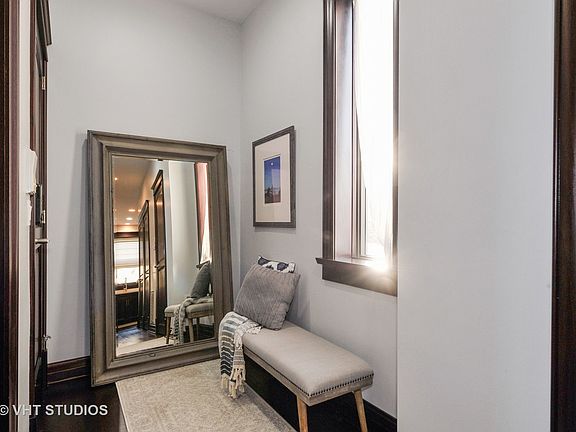 3rd image of 1416 W Superior St APT 3R