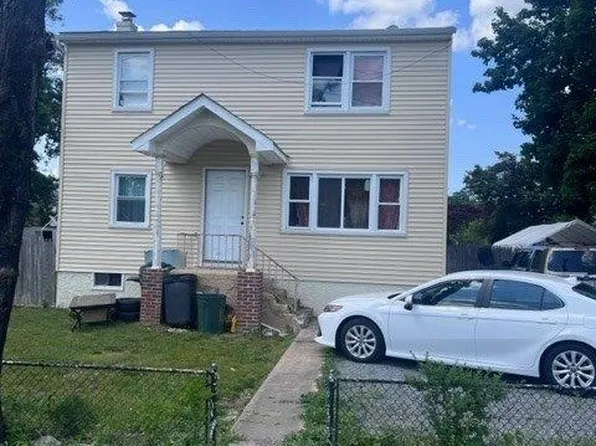 37 Fairtown Road, Bay Shore, NY 11706