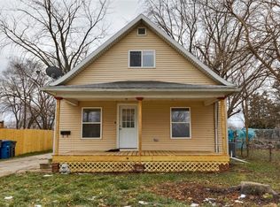 2325 Maple St, Des Moines, IA 50317