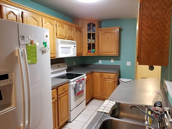 5th image of 810 Henrietta Pl