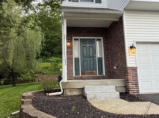 1504 Crest Park Ct, Bethlehem, PA 18015