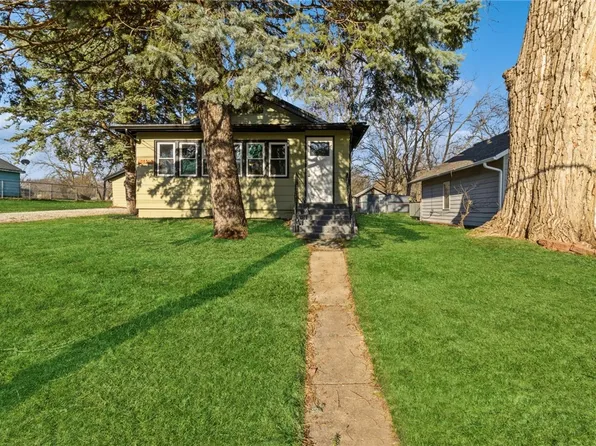 3850 E 32nd St, Des Moines, IA 50317