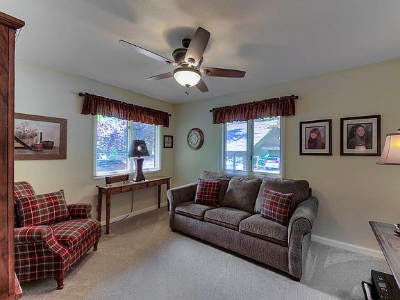 3rd image of 204 N Scarlet Oak Ln