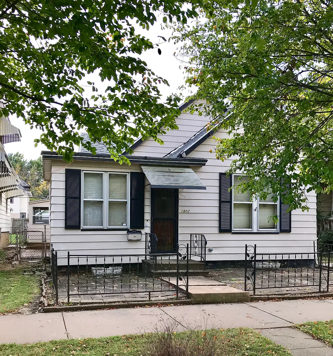 1802 W Callender Ave photo 1