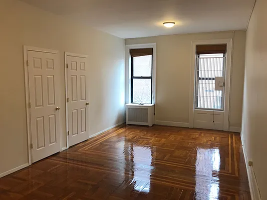 Rented by Salon Realty Corp | media 9