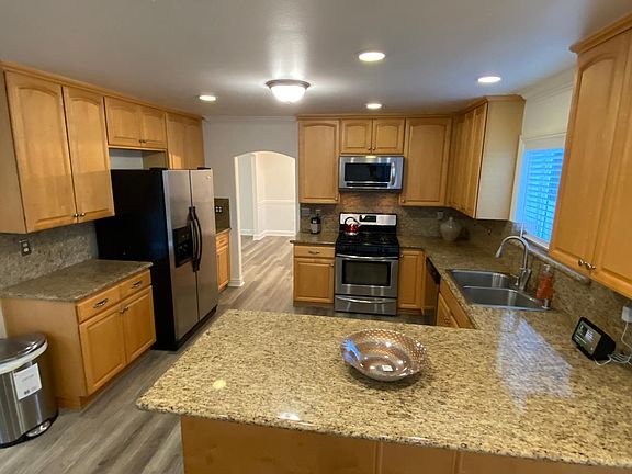 5th image of 657 Laconia Blvd