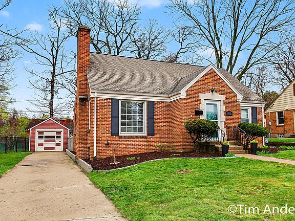 3rd image of 2612 Oakwood Ave NE