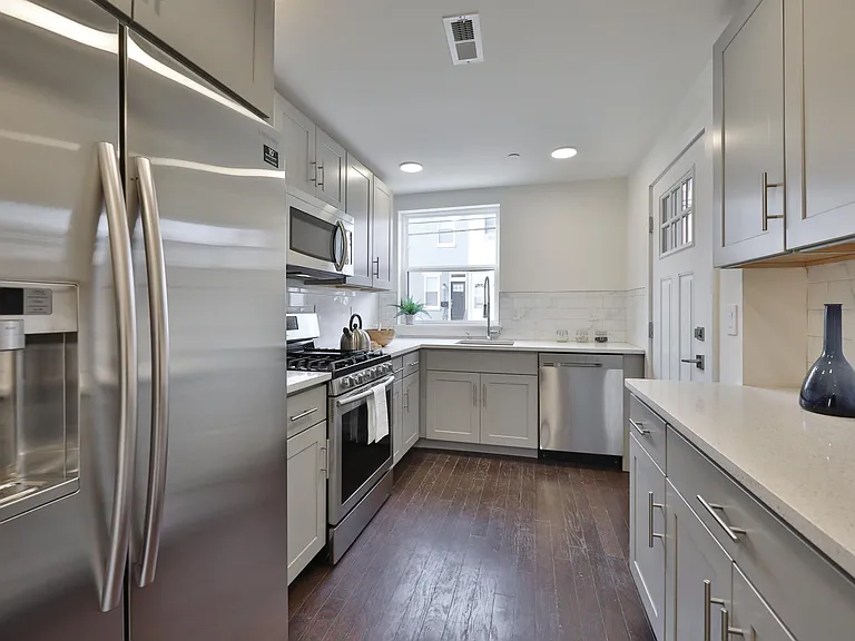 978 N 8th St #7 — Photo 12