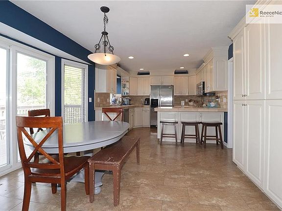 4th image of 25702 32nd Terrace Ct