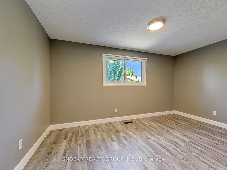 547 Conway Ct — Photo 15