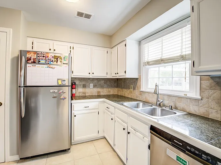 7112 Lake Cove Dr — Photo 17