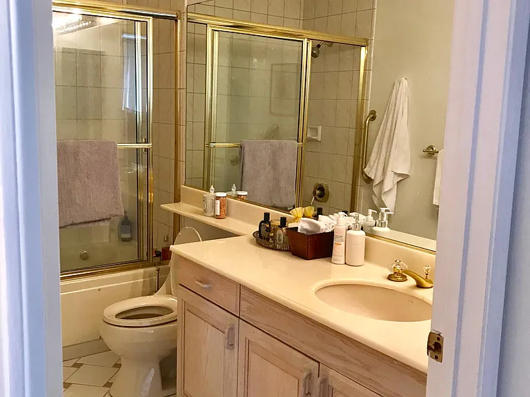 8349 Blackburn Ave #302 — Photo 109