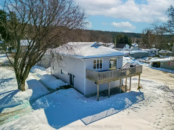 108 Robert St W, Penetanguishene, ON L9M 1P1
