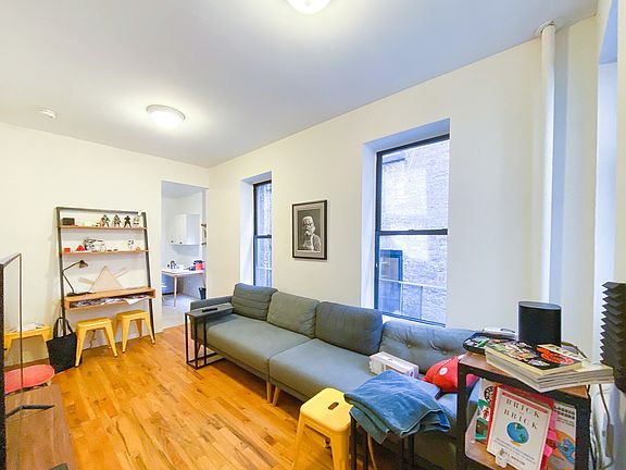 3rd image of 19 Stuyvesant St APT 4B
