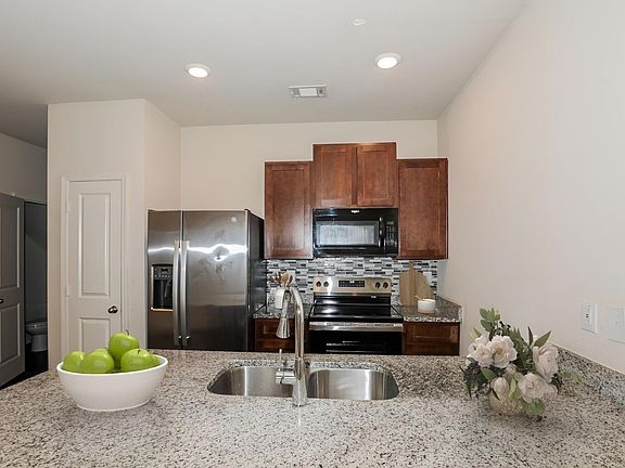 5th image of 1408 Canopy Dr