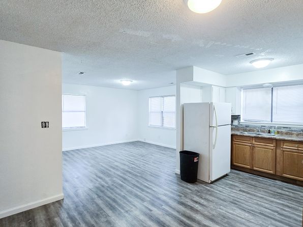 2339 E Commercial St