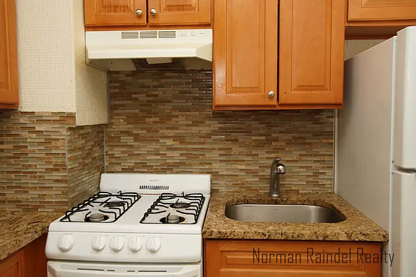 Rented by Norman Raindel, LREB | media 5