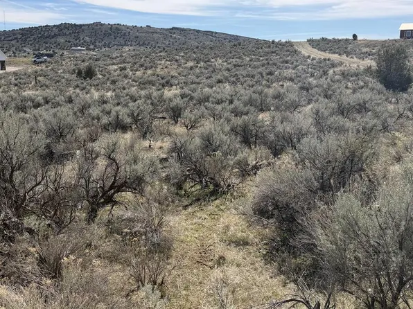 1030 E Butte Rd, Menan, ID 83434