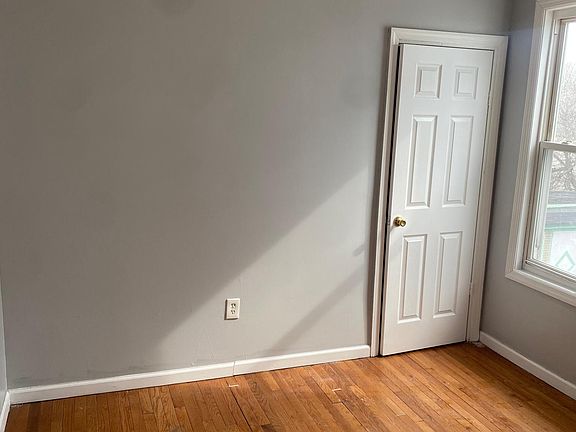 4th image of 484 S 20th St Floor 2