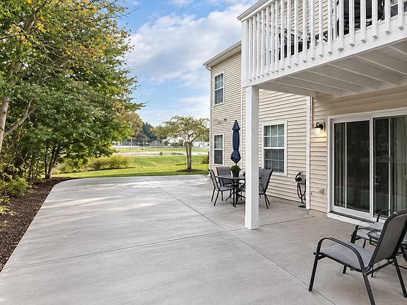 3rd image of 25 Sylvan Oakway