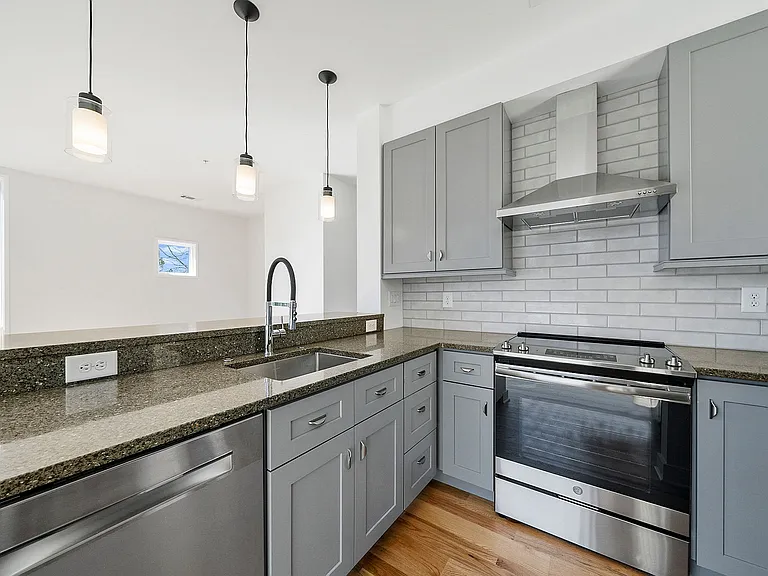 1322 Lafrance St NE #B — Photo 30