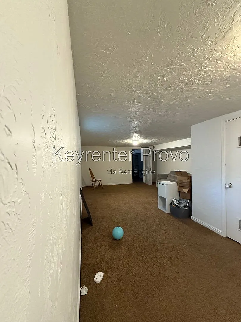 3 bed, 2.0 bath, 2000 sqft, $1,750 — Photo 3