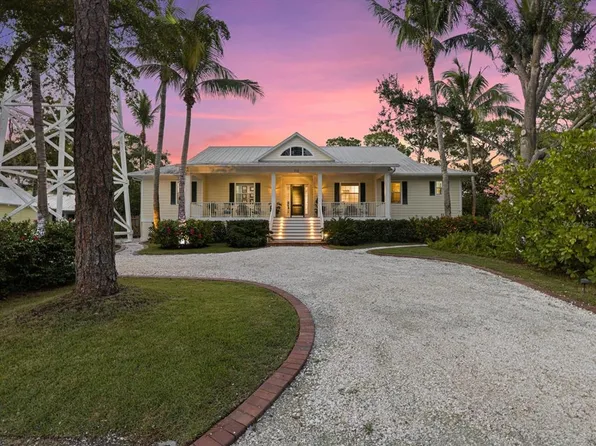 712 Eagle Point Dr, Venice, FL 34285