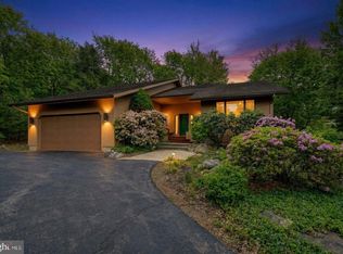 96 Wolf Hollow Rd, Lake Harmony, PA 18624