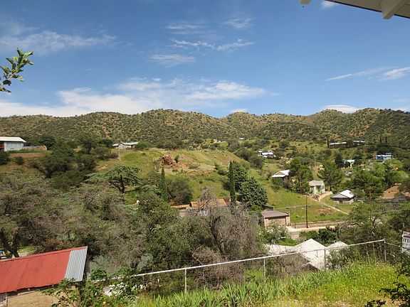 3rd image of 836 Sims Rd