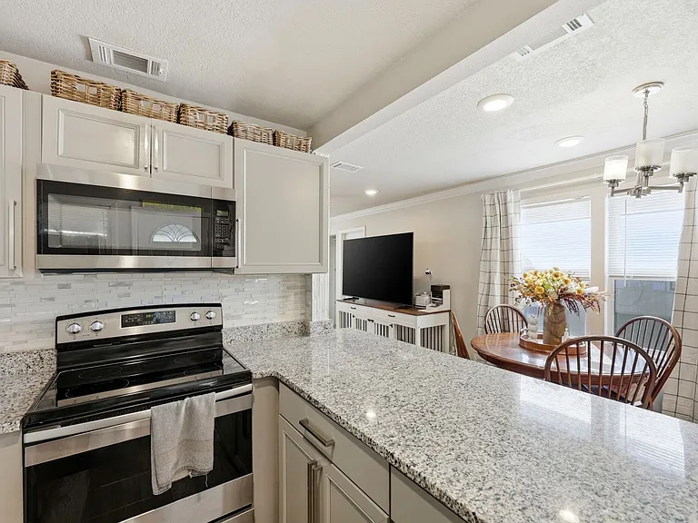 5327 Lexington Ave — Photo 17