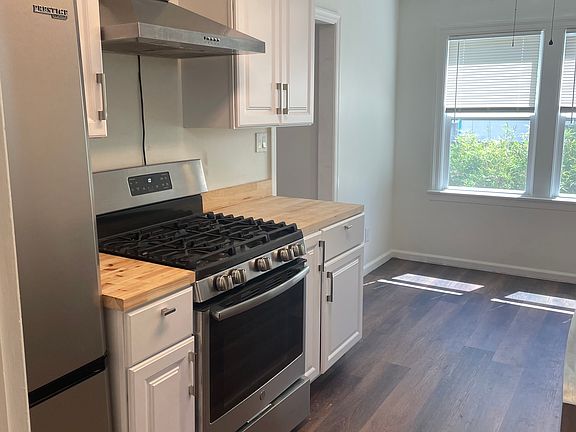 3rd image of 1821 Proctor Ave