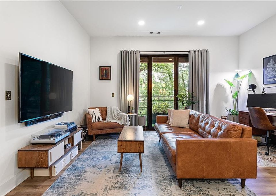 1st image of 112 Rogers St NE #204