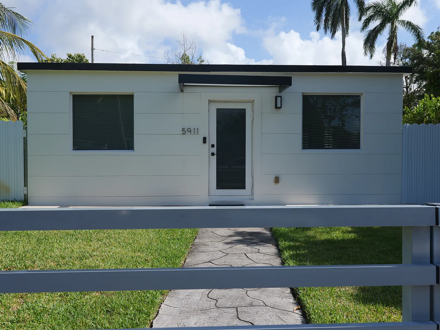 3 bed, 1300 sqft, $4,700 — Photo 1