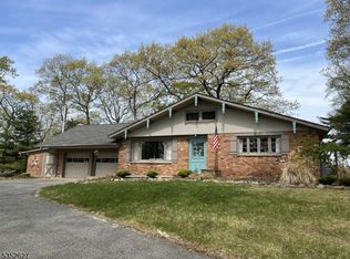 6 Sheep Rock Rd, Kinnelon, NJ 07405