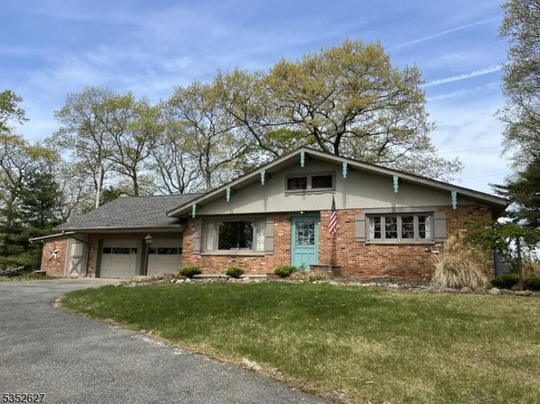 6 Sheeprock Rd, Kinnelon Boro, NJ 07405