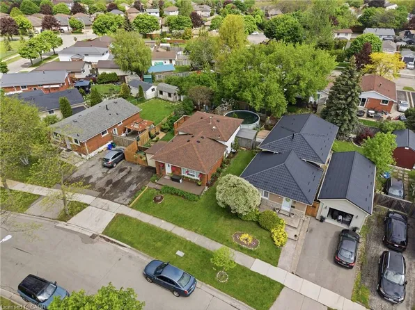 115 Gordon Drummond Ave, Hamilton, ON L8J 1E9