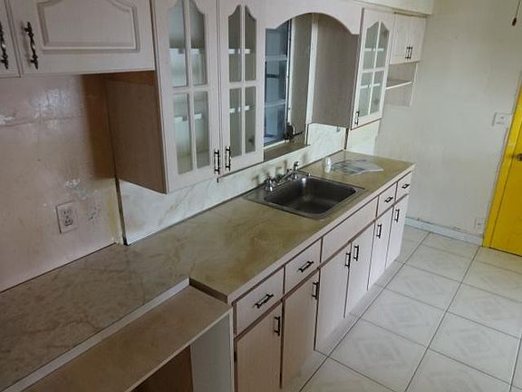 5th image of 420 NE 141st St