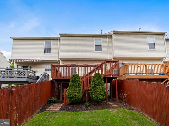 3rd image of 32 Versailles Ct