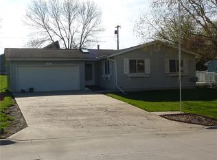 1515 Rainbow Dr, Belle Plaine, IA 52208