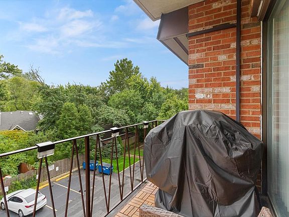 5th image of 7110 W 93rd Pl APT 4C