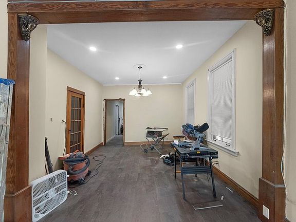 3rd image of 1654 W Melrose St #1