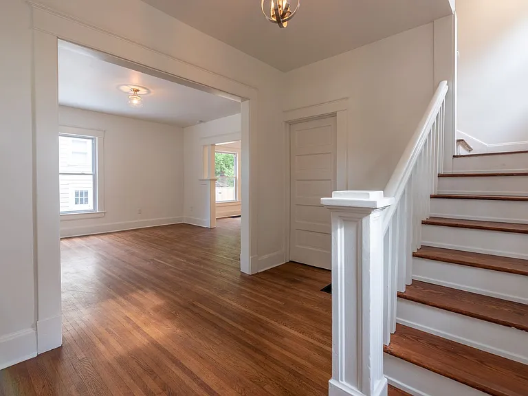 528 E Normal St — Photo 7
