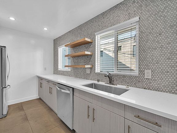 5th image of 1009 N Edinburgh Ave APT 4