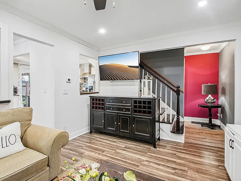 312 Howland Ave — Photo 5
