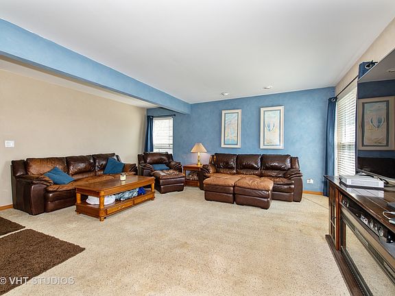 4th image of 590 Larkspur Dr