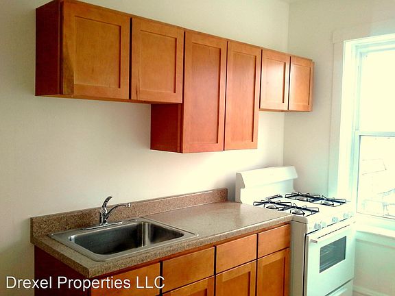 2nd image of 4022 W Melrose St APT 3S