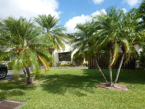 2nd image of 5113 Mirror Lakes Blvd