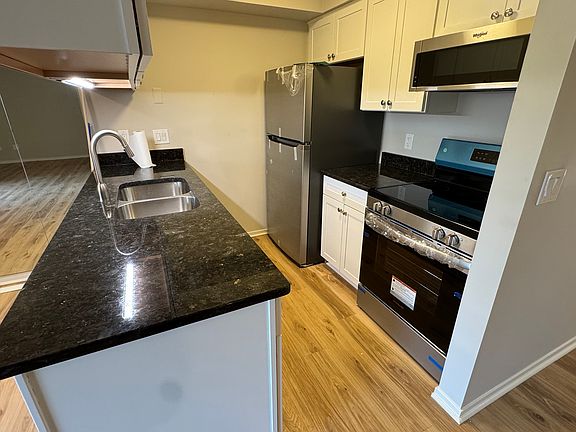 4th image of 16490 Clarkson Dr