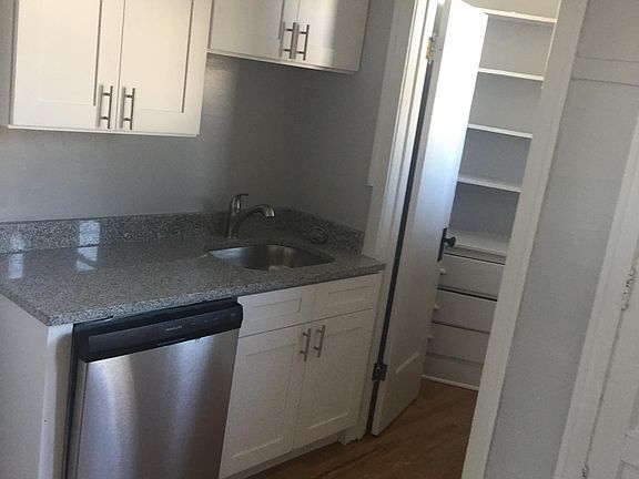 3rd image of 6038 N Hermitage Ave