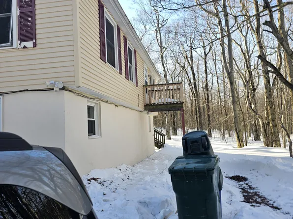 2647 Highview Dr, Tobyhanna, PA 18466